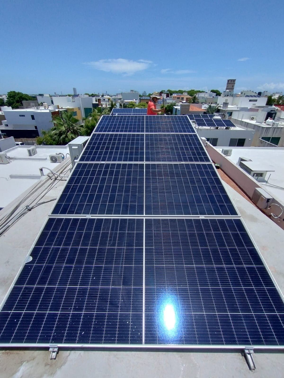 Proyecto solar en empresa con sistema fotovoltaico