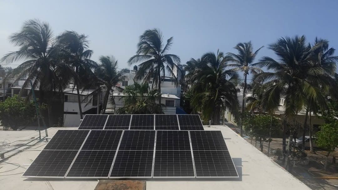 Servicio de mantenimiento preventivo en techo solar